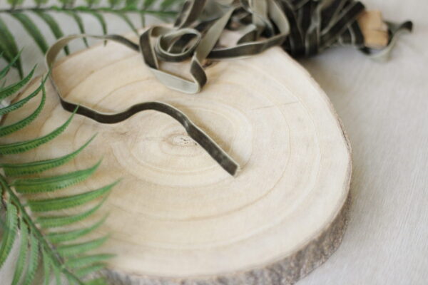 velvet ribbon avocado 1 cm